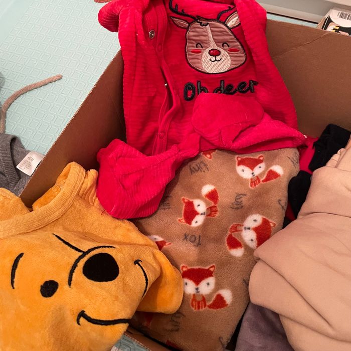 Karton ubranek dla niemowlaka