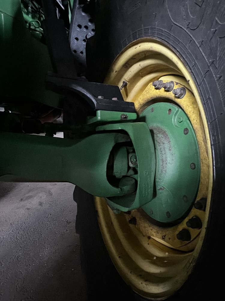 Трактор John Deere 7820