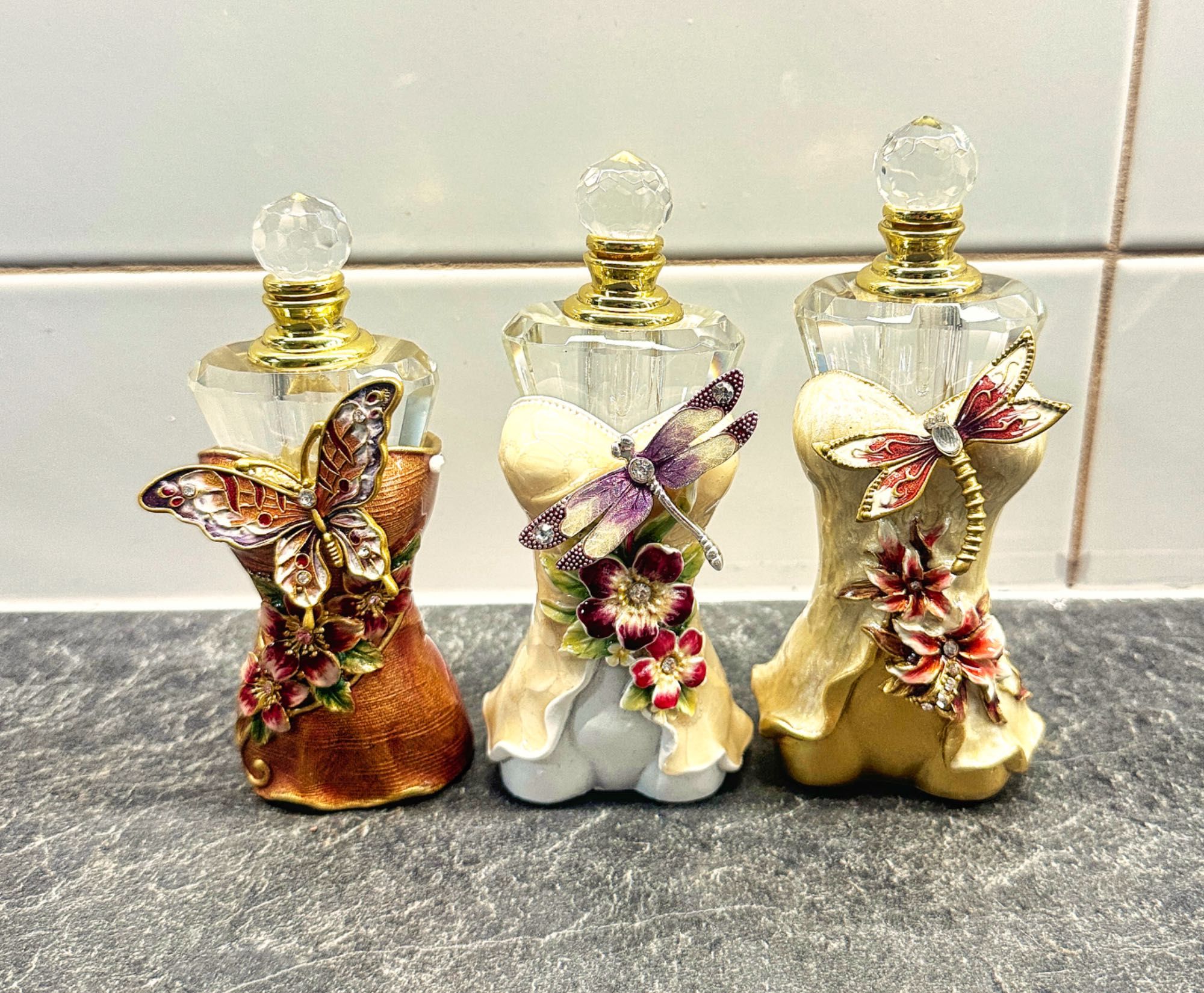 Flakon na perfumy, zestaw 3 designów. Dekoracyjne, ozdobne.