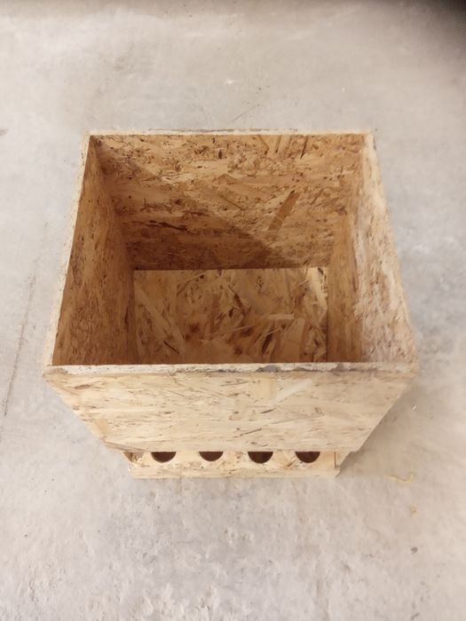 Karmnik zasypowy dla gołębi