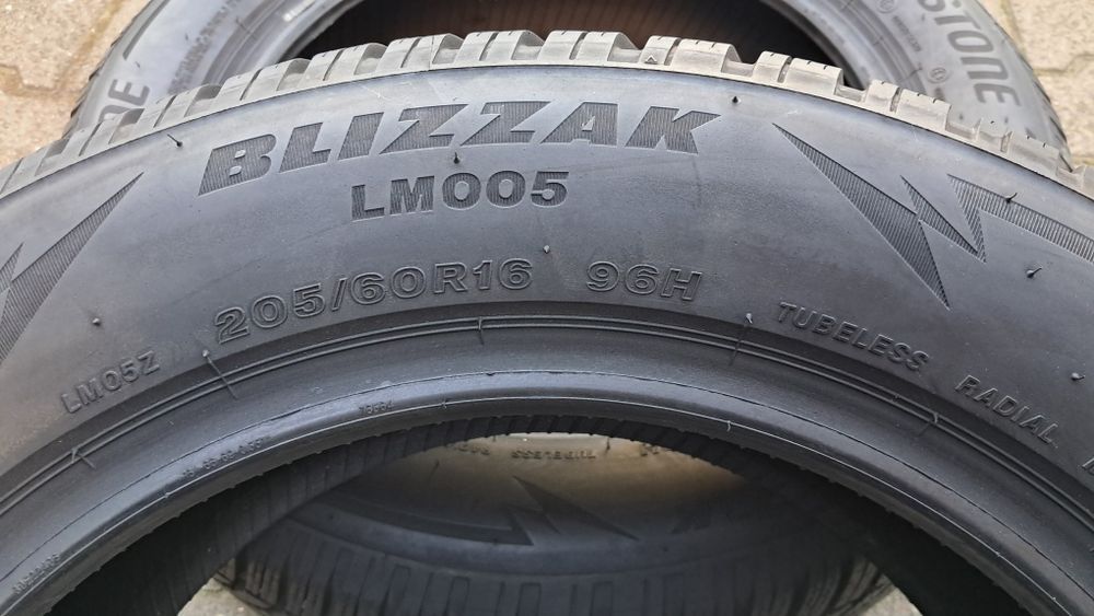 205/60R16 96H Bridgestone Blizzak LM005