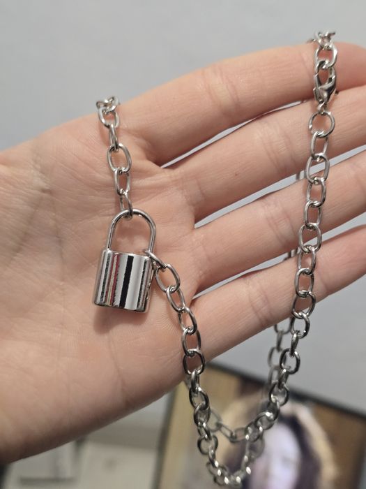 Цепочка с подвеской в виде замка
