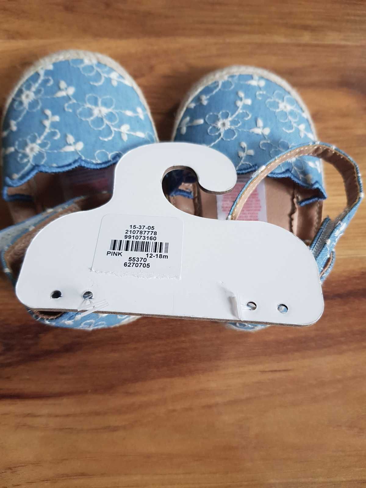 Błękitne sandały dla dziecka 12-18  sandałki  Primark Baby 20-21 EUR