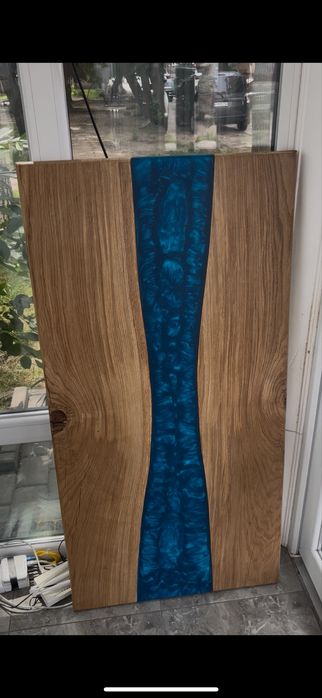 Стіл з дуба та епоксидної смоли