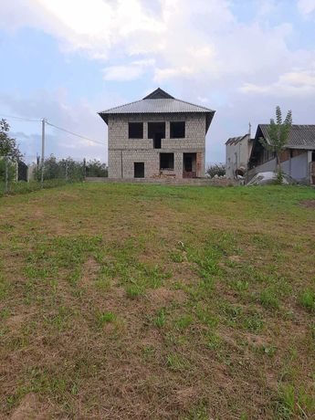 Новобудова в селі Радча