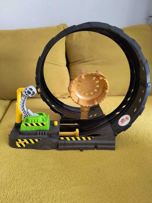 Monster truck hot wheels pętla