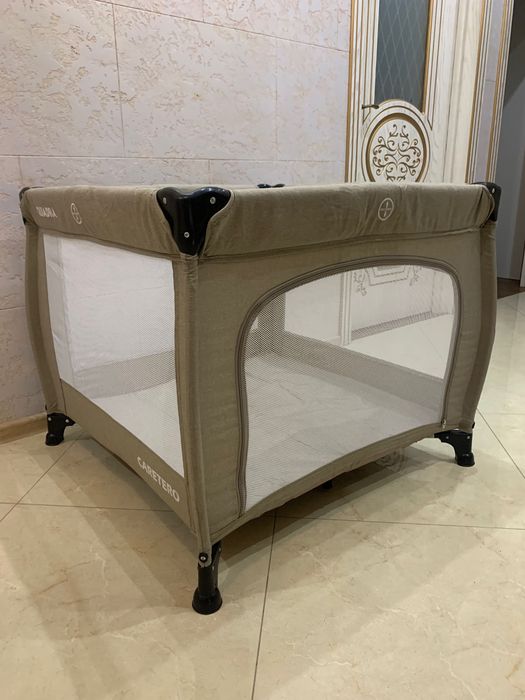 Дитячий переносний манеж Caretero Quadra Brown