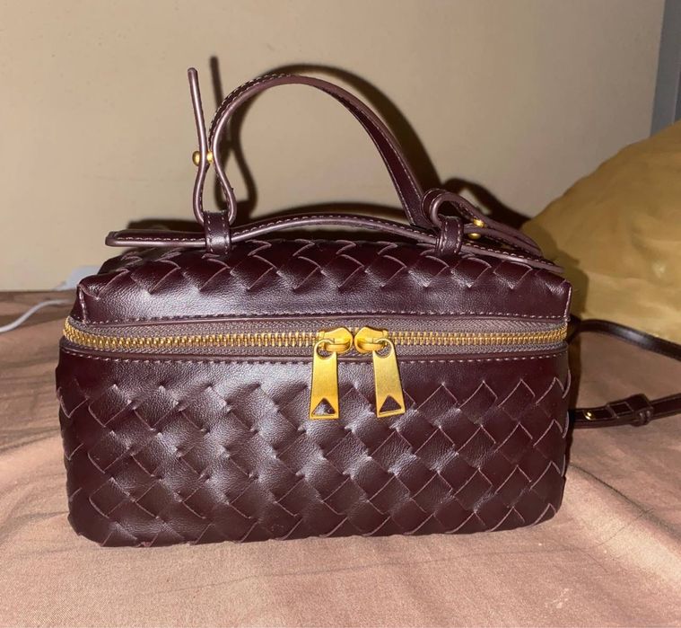 Жіноча плетена трендова сумка колір бургунді