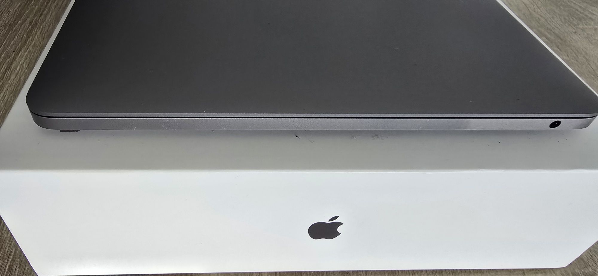 Apple MacBook Pro A2338 M1 16GB Ram 256SSD Bateria 100% Stan Perfekt