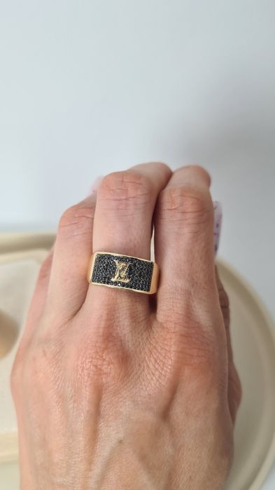 Nowy złoty pierścionek typu Louis Vuitton szeroki ,obrączka, cyrkonie