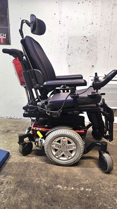 Cadeira de rodas elétrica como nova