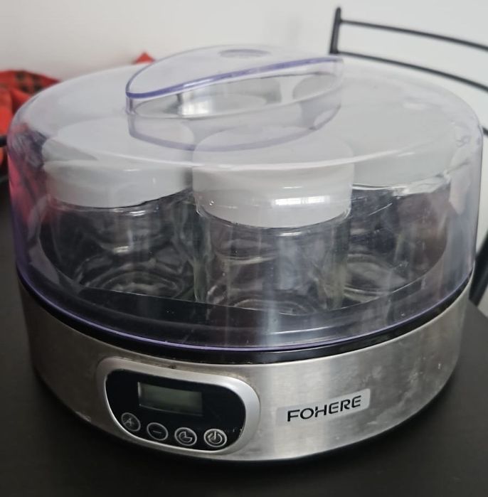 Iogurteira da marca Fohere com 7 frascos de vidro