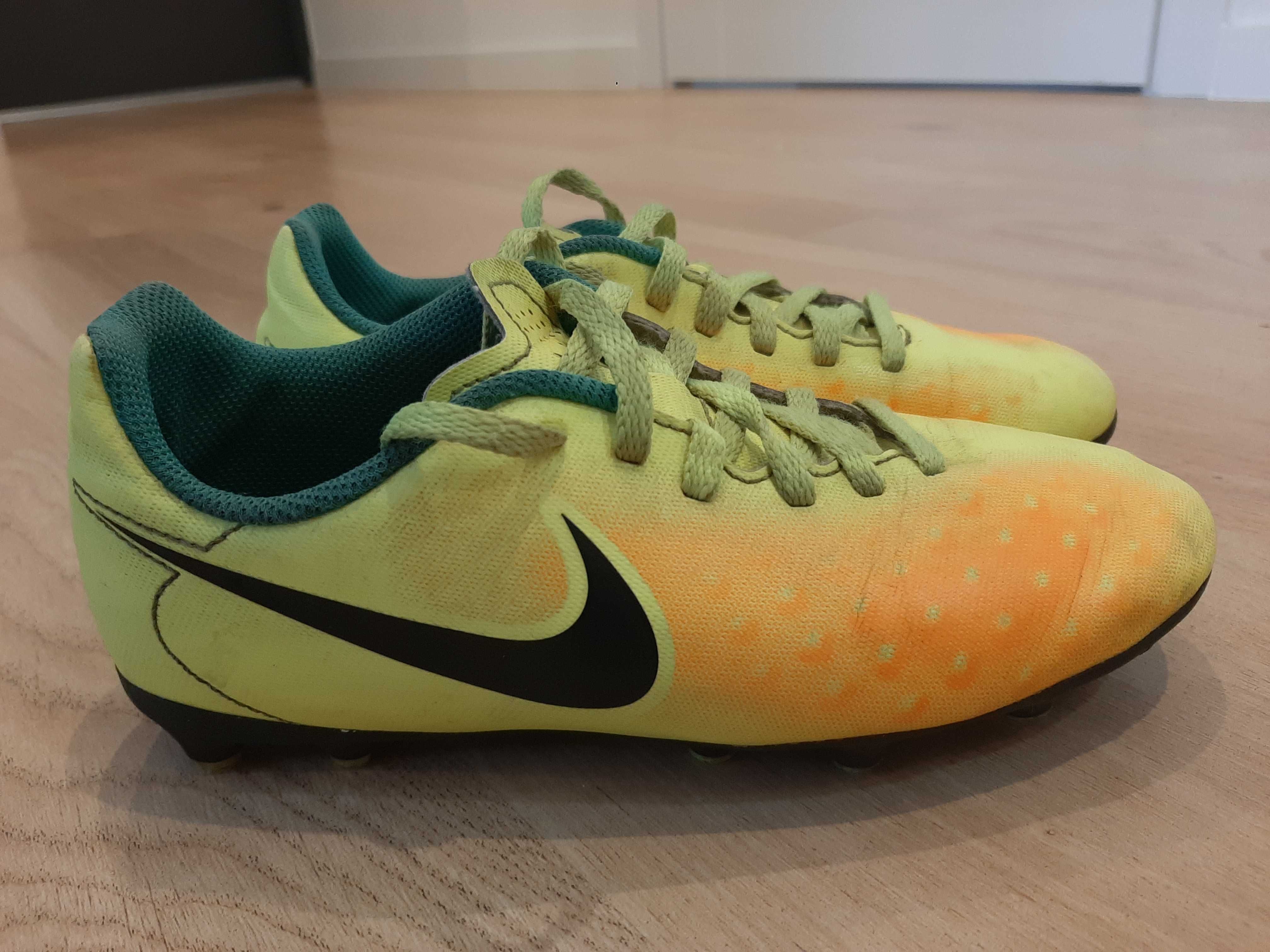 Buty sportowe NIKE,  korki, rozmiar 35