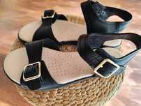 Sandálias em pele Clarks novas tamanho 36