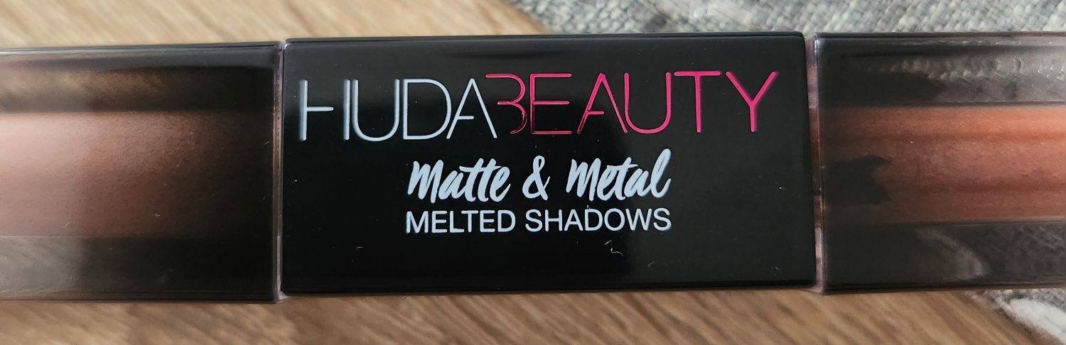 Cień do powiek w kremie HUDA BEAUTY matte & metal