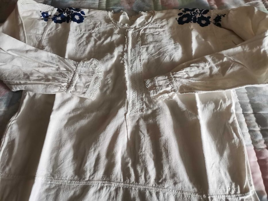 Camisa em linho bordada