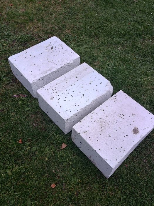 Styropian 3 szt, grubość 20 cm.