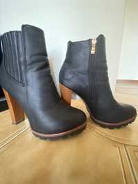 Botas pretas plataforma