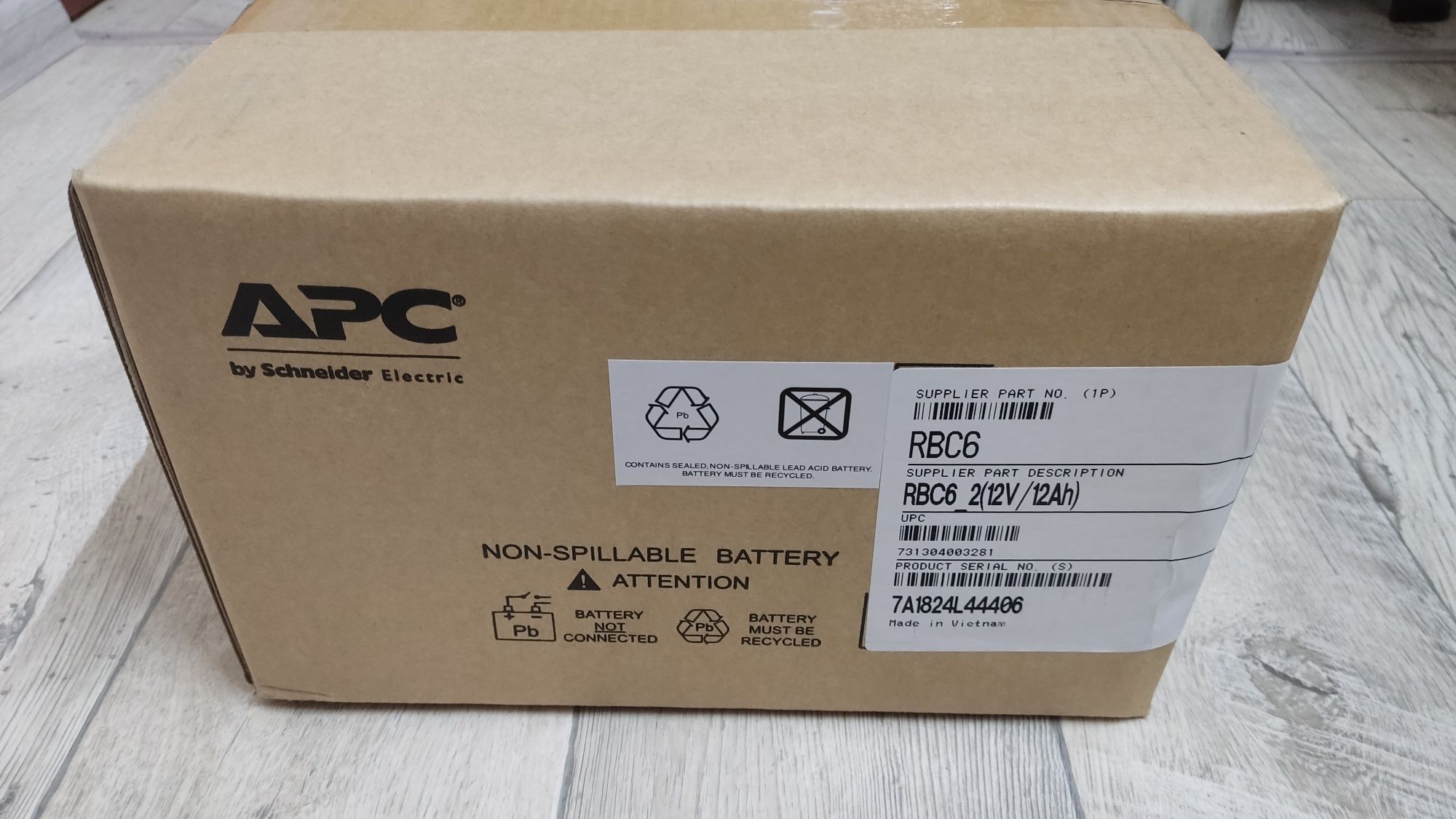 Продам батарейный блок APC RBC6