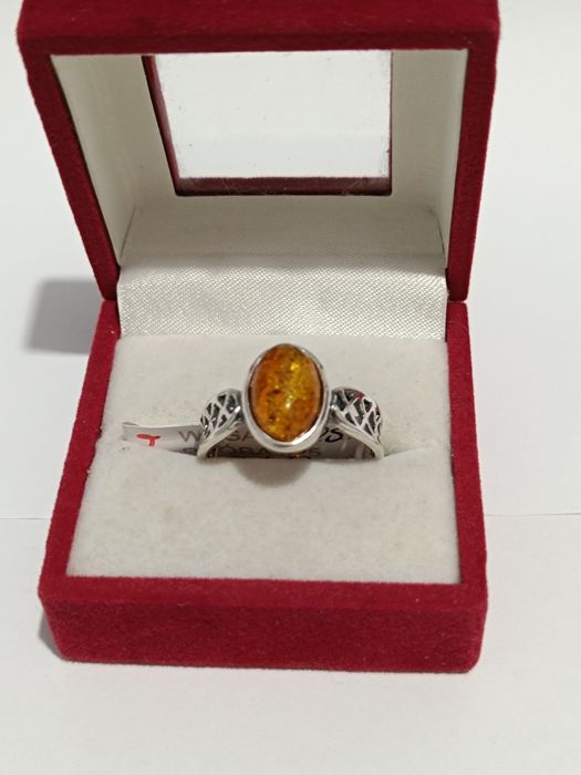 Srebrny pierścionek z herbacianym bursztynem roz.21, srebro próby 925