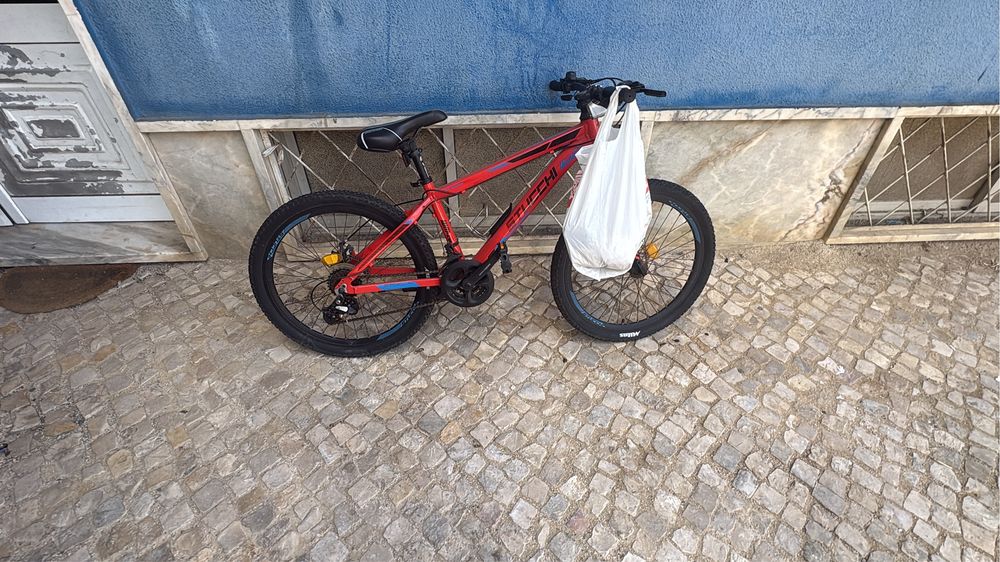 Vendo bicicleta de marcha com 18 marchas