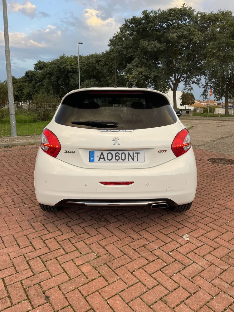 Peugeot 208 GTI 200cv