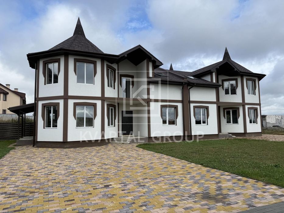 Без комісії. Просторий будинок в тихій, зручній локації.