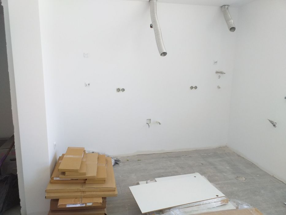 Faço pequenas pinturas e chão flutuante