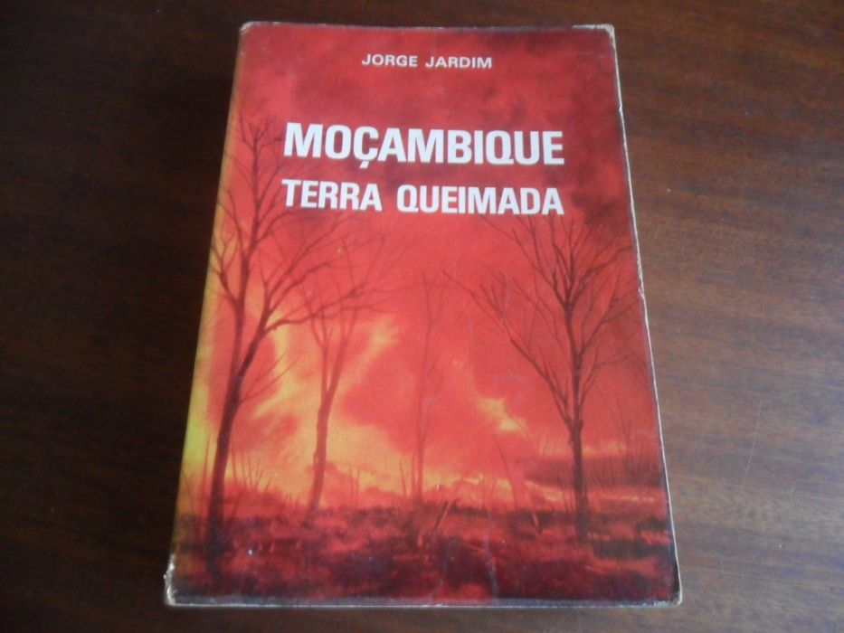 "Moçambique Terra Queimada" de Jorge Jardim