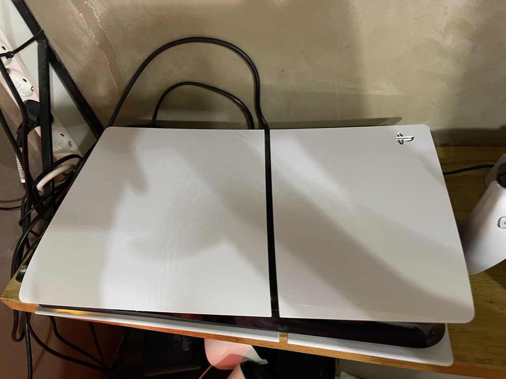 PS5 Slim Digital 1TB + 2 comandos DualSense + base carregamento