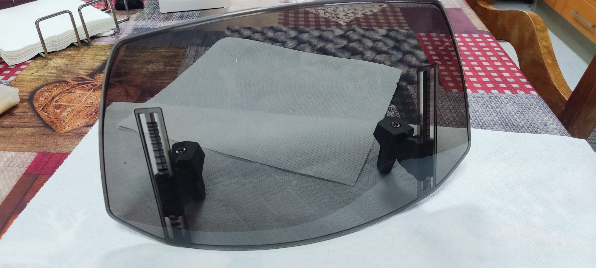Extensão de para vento para scooter.
Esteve montado 2 meses numa Honda