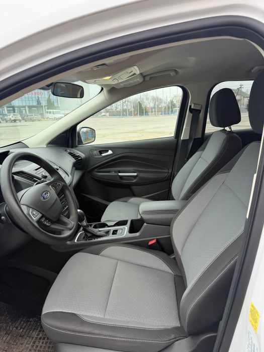 Оренда авто від 32 Євро на добу Ford Escape SE (2017)