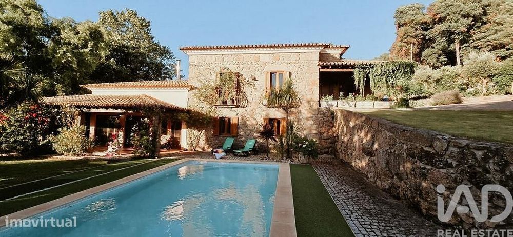 Casa de Campo T4 em Gouveia de 387,00 m2