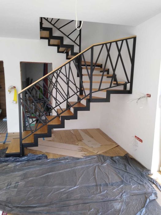 schody na konstrukcji , metalowe ,dywanowe , ażurowe  loft  wewnętrzne