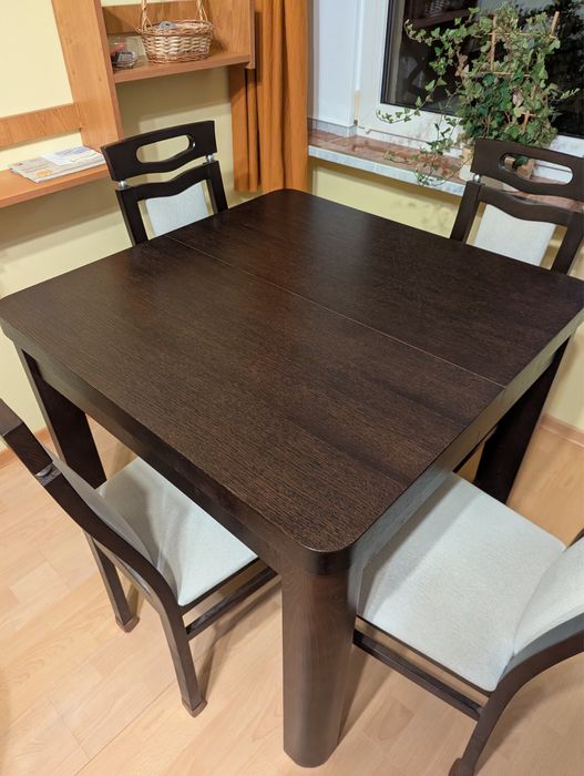 Piekny zestaw jadalniany Stół rozkładany z 4 krzesłami