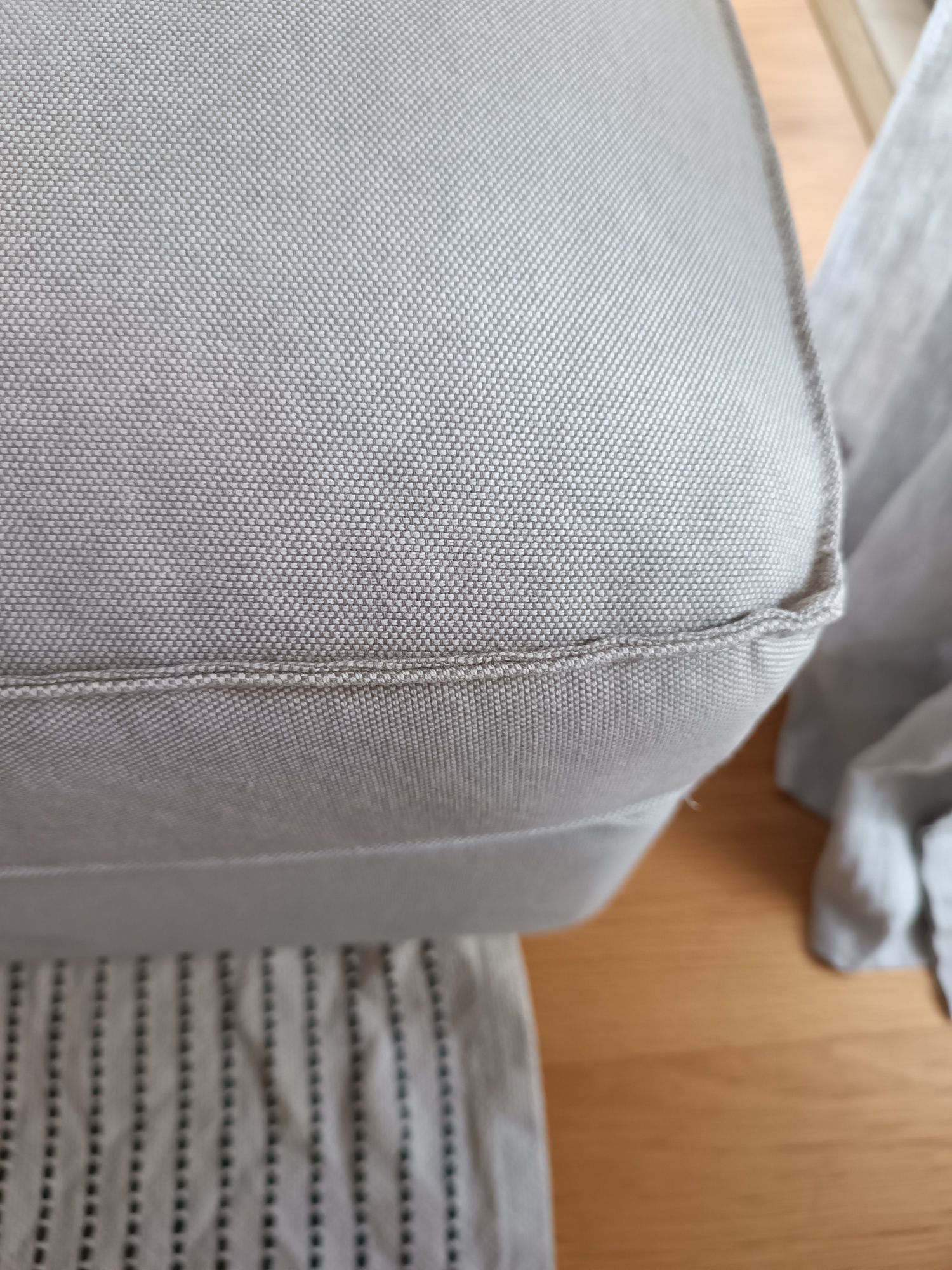 Pufe/ repousa pés Kivik da Ikea