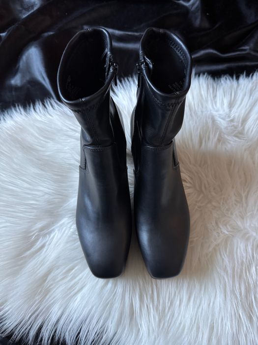 Жіночі стильні ботильйони