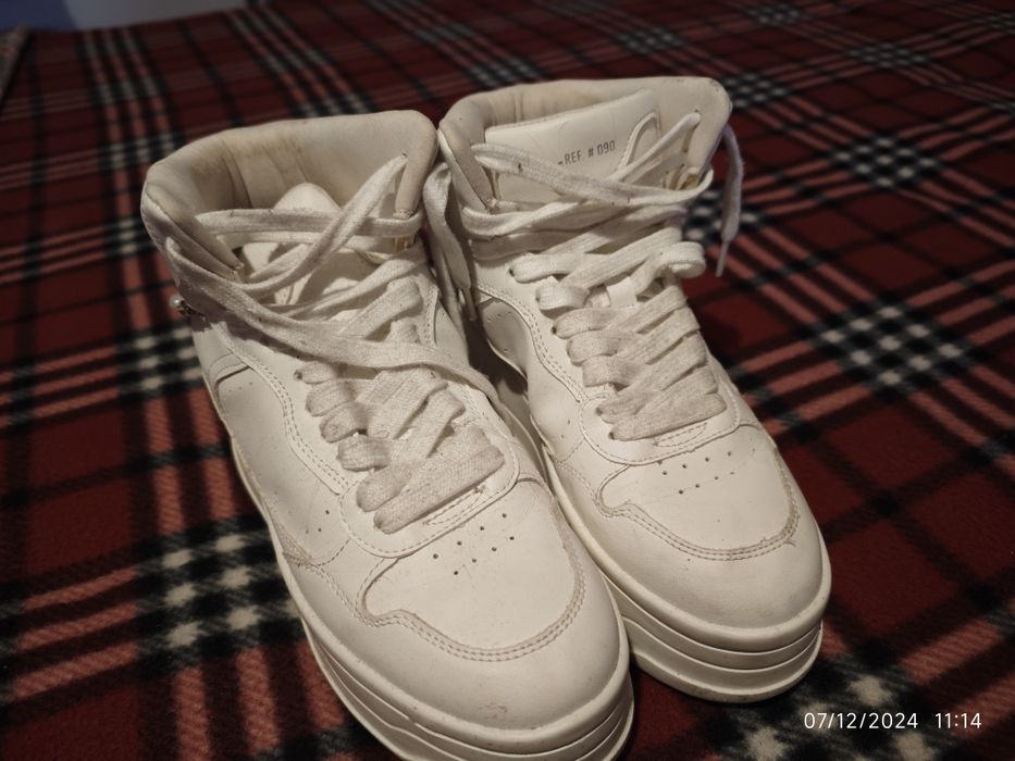 Tênis brancos  35
