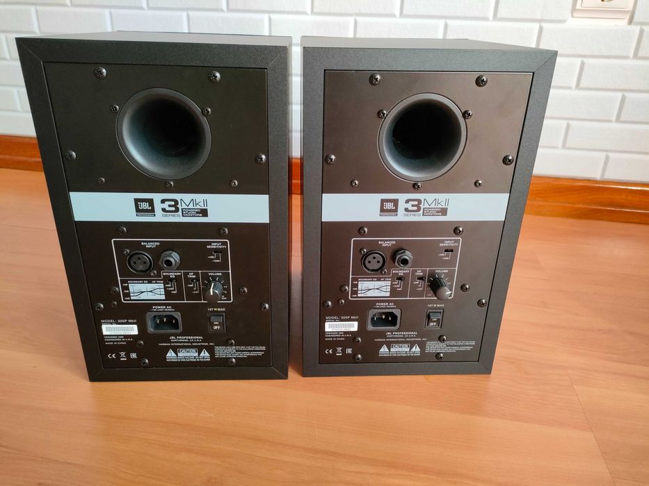 (Colunas Estúdio) JBL 305P Mk II Powered 5" Two-Way Studio Monitor