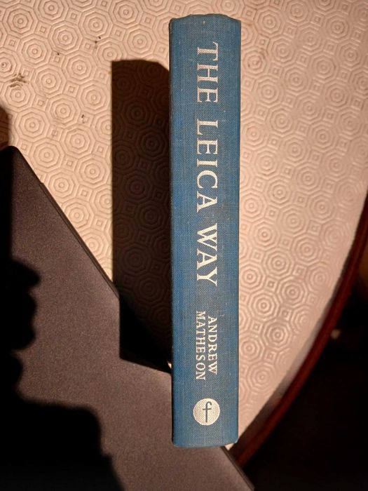 LIVRO maquina fotografica LEICA