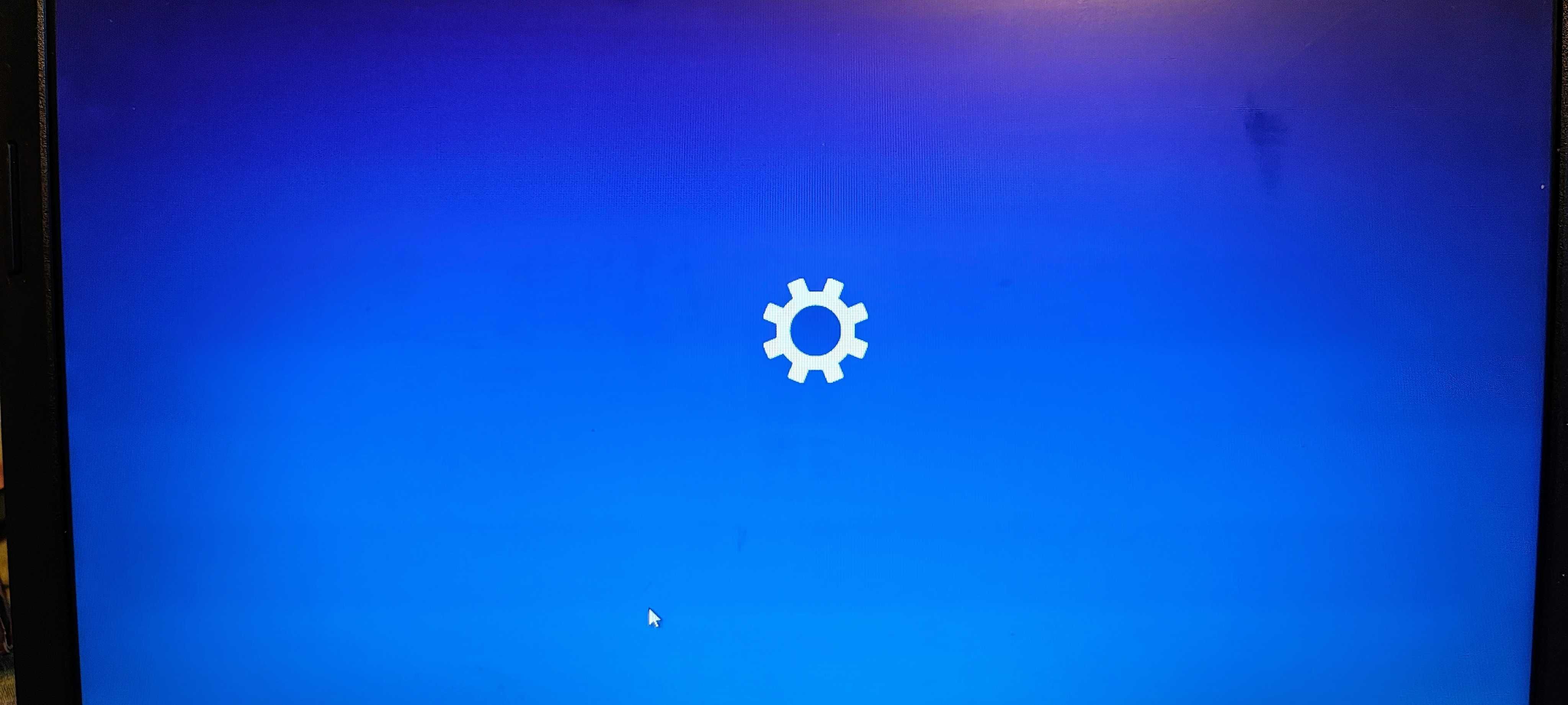 Laptop HP 650 z procesorem b970 4 GB ram działa czytaj opis.