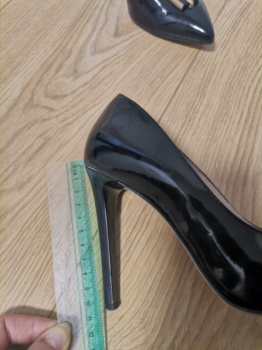 Szpilki czarne lakierowane