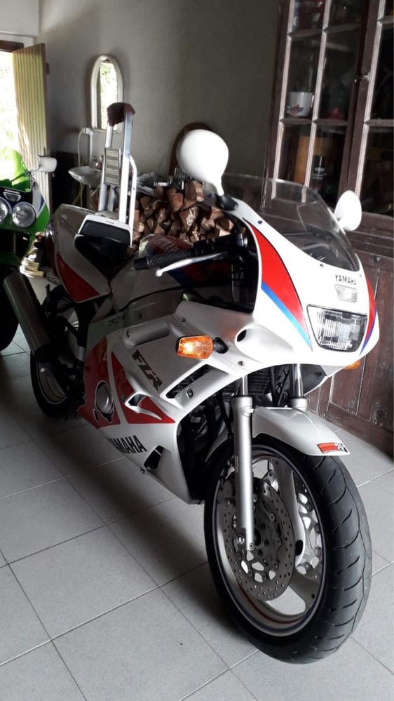 Yamaha FZR 600