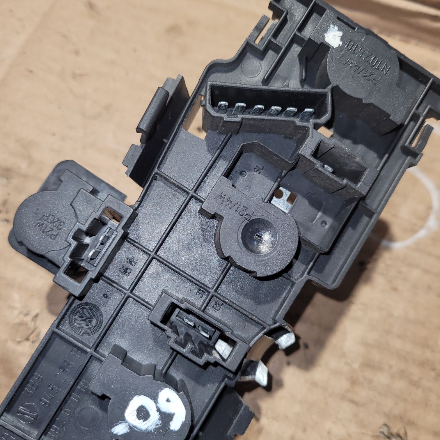 Wkład lampy oprawa żarówek tył prawa vw passat b5 LIFT kombi 2002r
