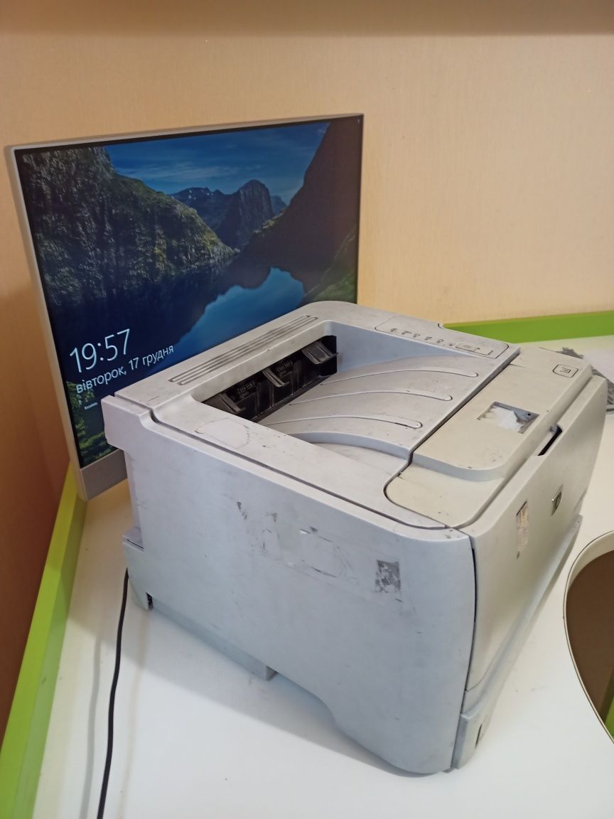 Продам принтер hp2035