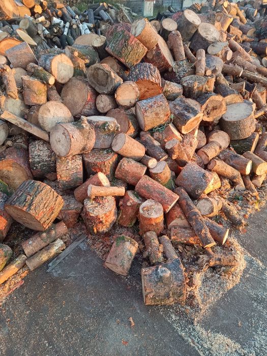 Drewno opałowe sosna modrzew akacja