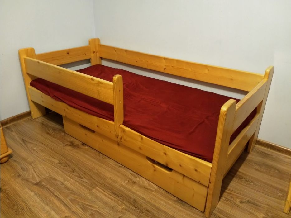 Łóżko sosnowe z materacem i szufladą 165 x 80