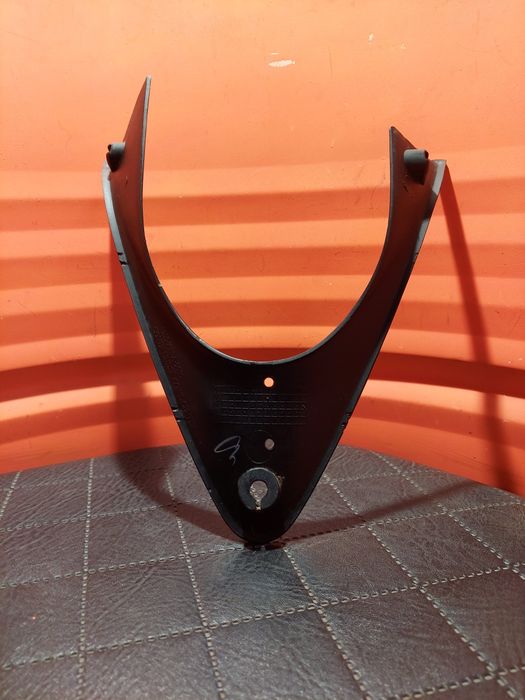 Łącznik pługu Honda CBR125 wypełnienie środek owiewka plastik pługa