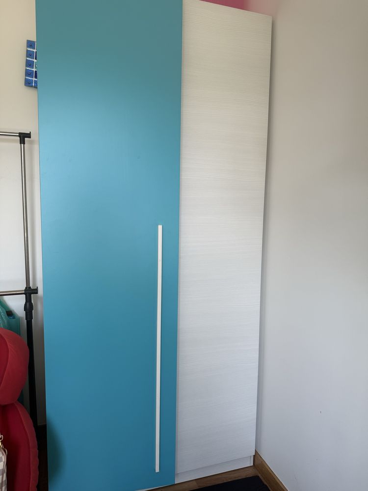 Vendo cama de crianca com gavetões + roupeiro