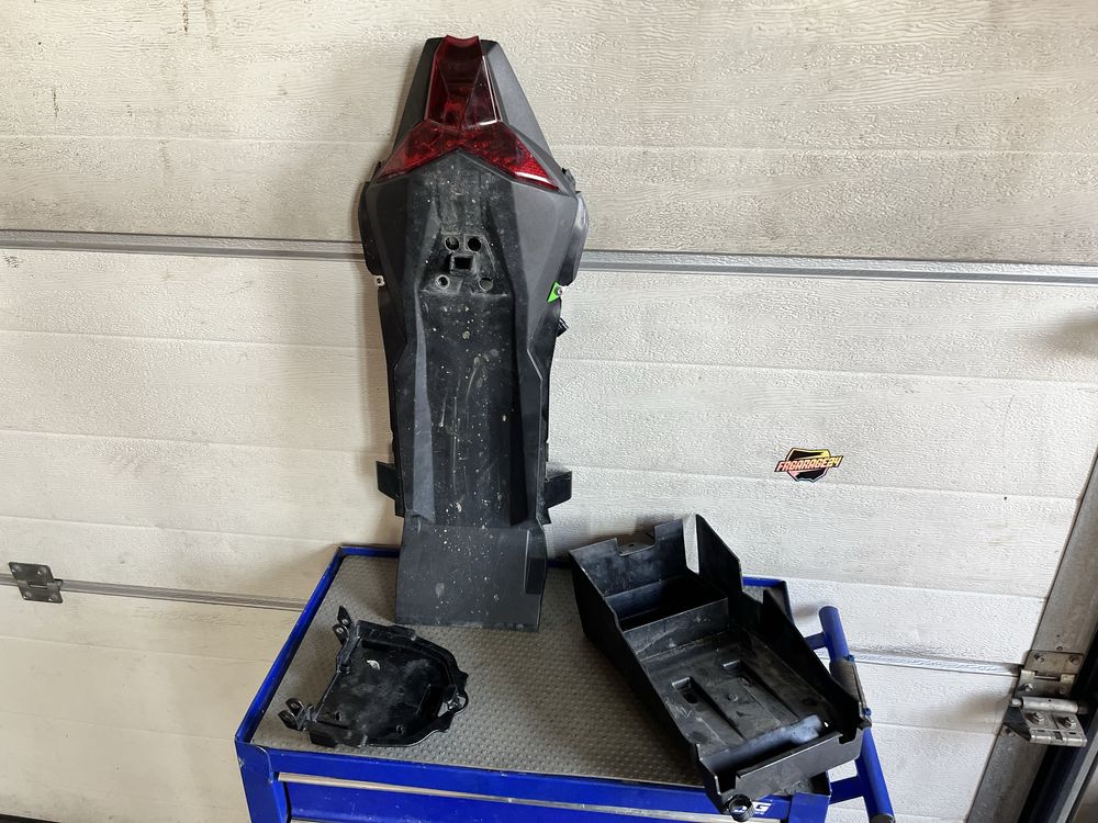 Ogon zadupek nadkole lampa tył kawasaki ninja 400 125